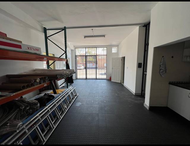530M² WAREHOUSE TO LET IN STRIJDOMPARK